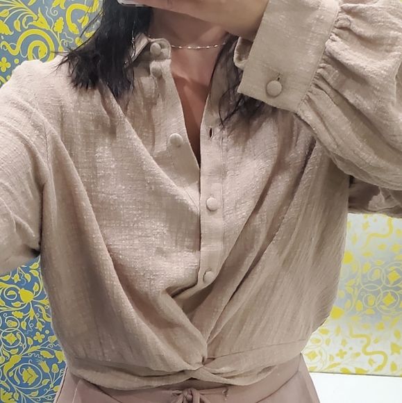 Beautiful Long Sleeves Button Down  Nude Top - Picture 3 of 5